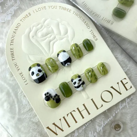Unghie Finte a Pressione Panda e Bambù Dipinte a Mano Verde Bianco Corte Arrotondate Con Kit Manicure Zampa 3D