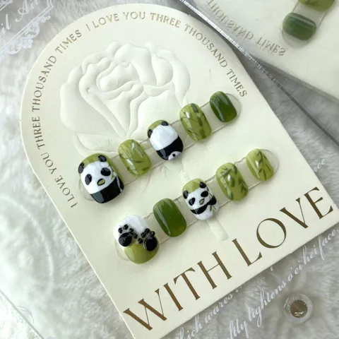 Unghie Finte a Pressione Panda e Bambù Dipinte a Mano Verde Bianco Corte Arrotondate Con Kit Manicure Zampa 3D