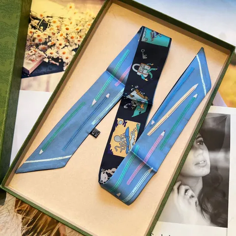 Pañuelo Twilly de Satén Vintage para Mujer con Estampado de Grafiti Cinta para Asa de Bolso Cuello Lazo para el Pelo Accesorio de Moda