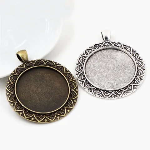 Vintage Alloy Round Pendant Trays With Heart Border For DIY Jewelry Making Time Gem Resin Photo Pendant Base Handicraft
