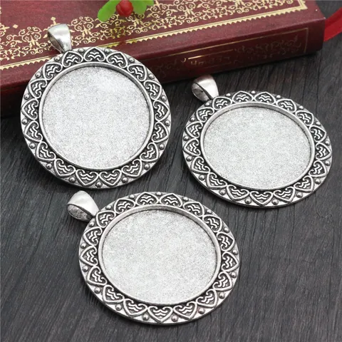 Vintage Alloy Round Pendant Trays With Heart Border For DIY Jewelry Making Time Gem Resin Photo Pendant Base Handicraft