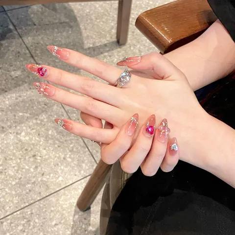 Handgefertigte Katzenaugen-Nägel Zum Aufdrücken Rosa Farbverlauf Herz Strass Künstliche Perle Schmetterling Künstliche Nägel Für Damen