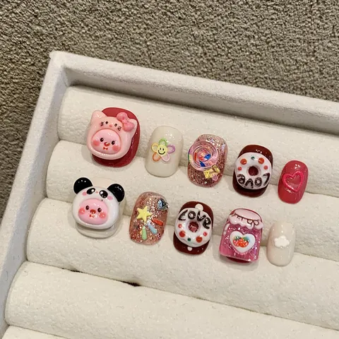 Uñas Postizas Hechas a Mano con Relieve 3D Cortas Cuadradas Redondas Dulces Lindas Patrón de Animales Dona Rosa Marrón Juego de Uñas Postizas Reutilizables