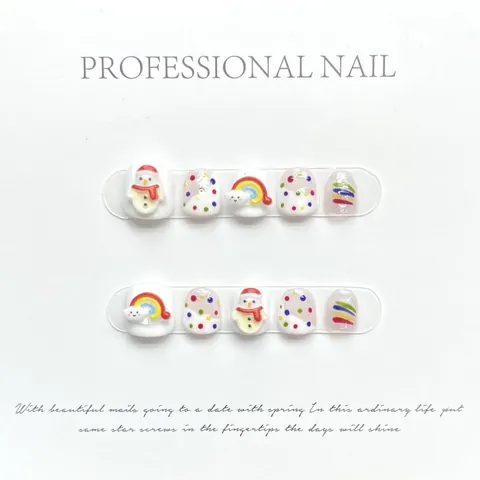 Unghie Finte per Bambini Fatte a Mano Cartone Animato Pupazzo di Neve Arcobaleno Unghie Corte Bianche per Ragazze Accessorio
