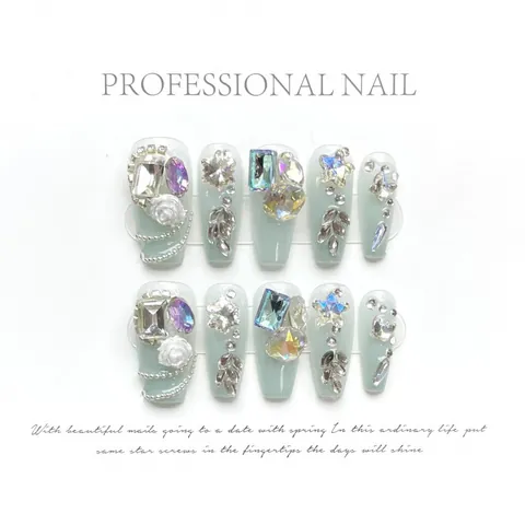 Set Unghie Finte a Pressione di Lusso Fatto a Mano con Strass Scintillanti e Rose 3D Eleganti Unghie Coffin per Donna