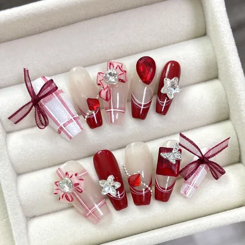 Uñas Postizas Hechas a Mano Princesa Francesa Coffin Largo Rojo Blanco Cuadros Lazo Satén 3D Strass Lujo Decoración Uñas Mujer