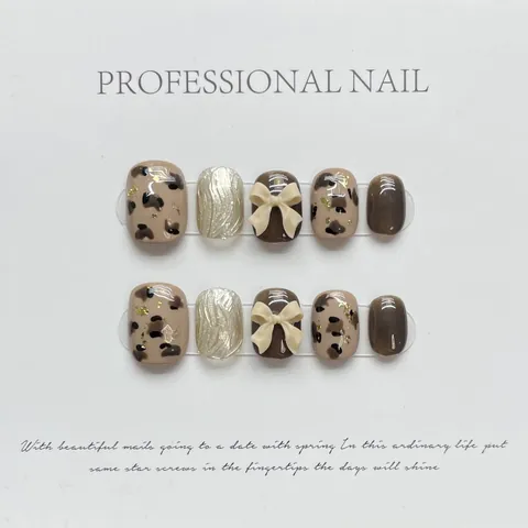 Unghie Finte a Pressione Fatte a Mano Marrone Caffè Stampa Leopardata Oro Metallo Fiocchetto 3D Lusso Unghie per Donna