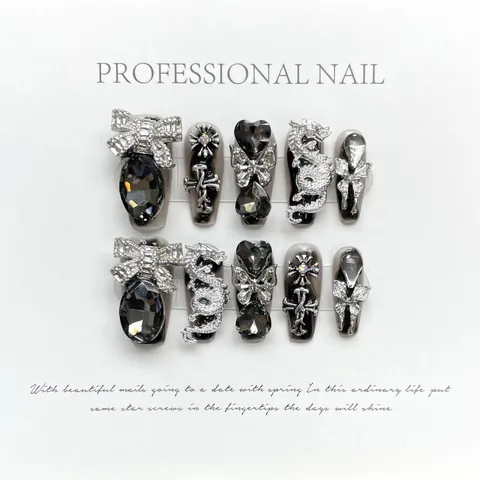 Unghie Finte Gotico Scuro Lusso Con Ciondoli 3D Drago Farfalla Croce Metallo Nero Argento Metallizzato per Donna