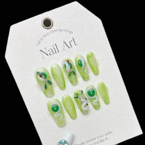 Nieuwe Chinese Stijl Handgemaakte Press On Nagels Groene Marmertextuur 3D Witte Slang Ontwerp Lange Doodskist Valse Nagels Vrouwen