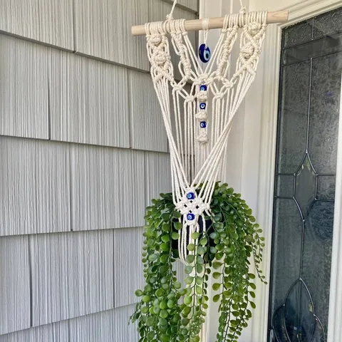 Arazzo Boho a Macramè Fatto a Mano per Piante con Perline Blu del Malocchio in Corda di Cotone Decorazione da Parete per Casa