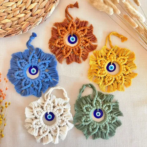 Decorazione da Parete in Macramé Fatta a Mano Malocchio Boho Corda di Cotone Ciondolo con Perla di Vetro Amuleto per Casa Auto