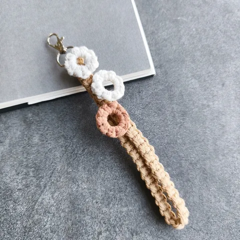 Bohemian Hand Woven Macrame Flower Bag Charm Cotton Yarn Floral Keychain Pendant For Women Handbags Accessories Home Decor Gift