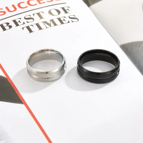 Anello da Uomo Minimalista in Acciaio Inossidabile 316L Centro Opaco Spazzolato Fascia Scanalata Gioielli alla Moda Stile Industriale