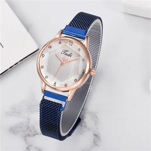 Women Fashion Quartz Watch Heart Dial Magnetic Buckle Milanese Mesh Band Rhinestone Ladies Wristwatch Casual Jewelry Gift