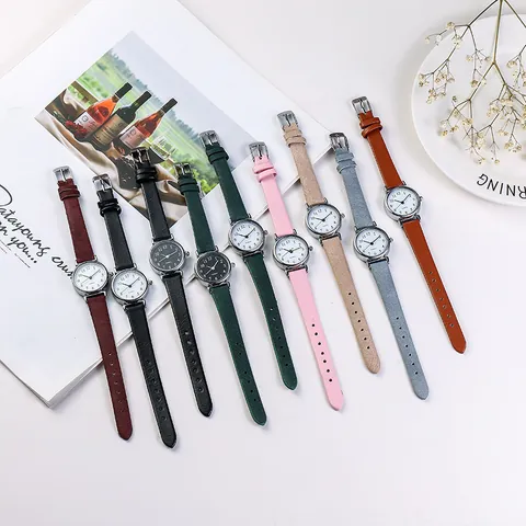 Orologio al Quarzo Minimalista da Donna Piccolo Quadrante Rotondo Cinturino in Ecopelle Numeri Arabi Orologio da Polso Casual Elegante per Ufficio