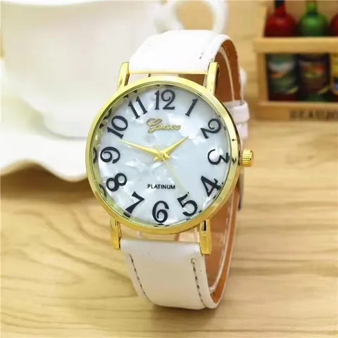 Reloj de Cuarzo de Moda para Mujer Caja de Aleación de Oro Esfera de Concha Números Arábigos Correa de Cuero PU Reloj de Pulsera