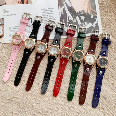 Vintage Dameshorloge Met Kwartsuurwerk En Brede Kunstleren Band Met Klinknagels Rose Goud Kast Bewegende Stras Analoog Polshorloge