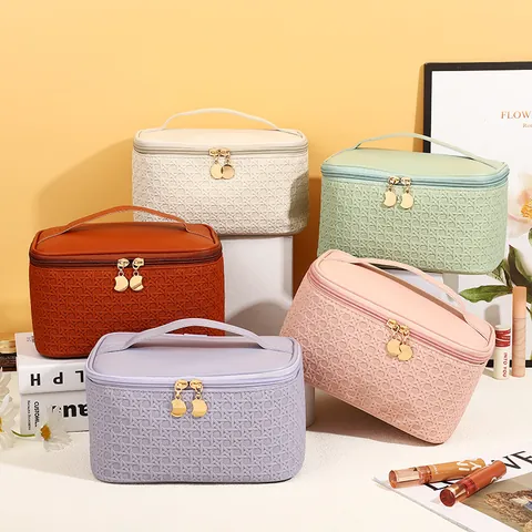 Trousse à Maquillage en Cuir PU Grande Capacité Damier Élégant Motif Tissé Organisateur de Voyage Avec Poignée Femme