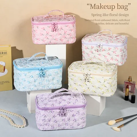 Quilted Floral Makeup Bag For Women Seersucker Pongee Large Capacity Toiletry Bag With Star Zipper Puller Portable Cosmetic Storage Bag