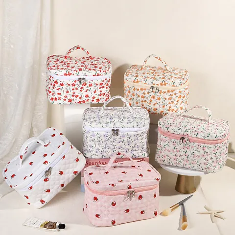 Pongee Cotton Quilted Floral Makeup Bag Large Capacity Travel Toiletry Organizer With Handle And Double Zipper Closure For Women