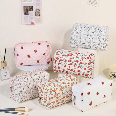 Quilted Cotton Makeup Bag Large Capacity Floral Strawberry Print Toiletry Bag Portable Travel Organizer For Women Ins Style Cosmetic Case