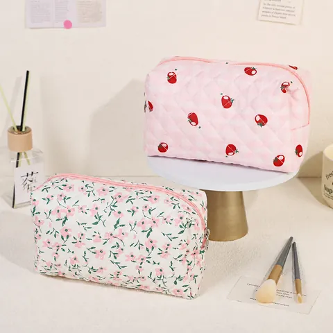 Quilted Cotton Makeup Bag Large Capacity Floral Strawberry Print Toiletry Bag Portable Travel Organizer For Women Ins Style Cosmetic Case