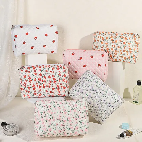 Fresh Floral Quilted Makeup Bag Pongee Cotton Large Capacity Travel Toiletry Organizer Zipper Cosmetic Bag For Women