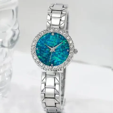 Dames Mode Strass Kwartshorloge Met Zilveren Legering Band Romeinse Cijfers Getextureerde Wijzerplaat Elegante Sieraden Polshorloge