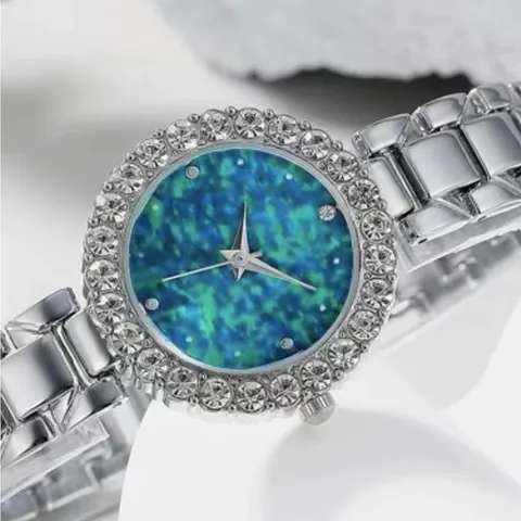 Dames Mode Strass Kwartshorloge Met Zilveren Legering Band Romeinse Cijfers Getextureerde Wijzerplaat Elegante Sieraden Polshorloge
