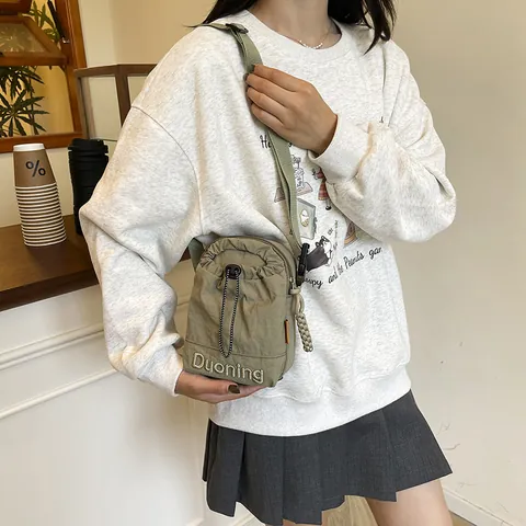 Petit Sac Bandoulière Femme Nylon Cordon de Serrage Style Japonais Sac de Téléphone Avec Broderie Bandoulière Réglable