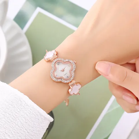 Fashion Women Clover Bracelet Watch Alloy Rhinestone Shell Dial Adjustable Stainless Steel Chain Quartz Wristwatch For Women