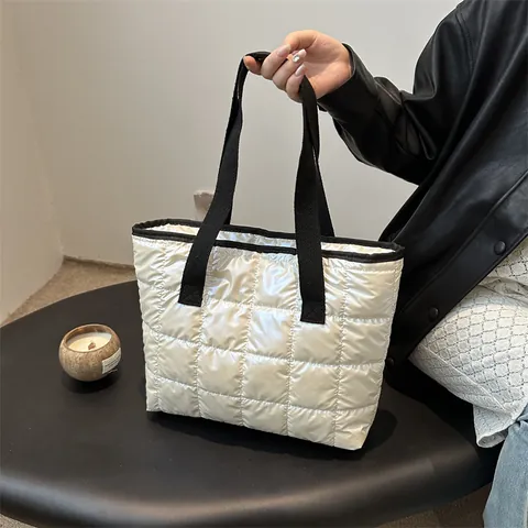 Bolso Tote Acolchado Brillante De Tendencia Para Mujer Nailon Metálico Bolso De Hombro Acolchado Gran Capacidad Bolso De Mano De Invierno Para Viajes Diarios