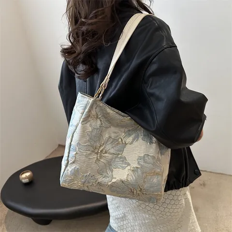 Women's Butterfly Jacquard Tote Bag Large Capacity Floral Embroidery Shoulder Bag Casual Commute University Student Handbag
