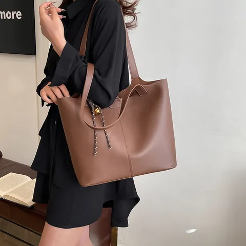Vintage PU Leather Tote Bag Set For Women Large Capacity Shoulder Bag With Woven Bell Pendant Solid Color Commute Handbag