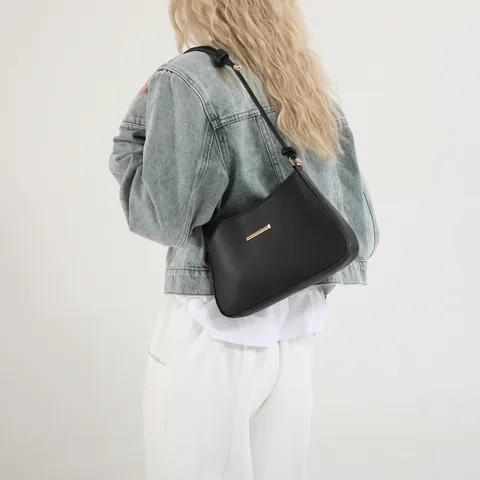 Bolso de Axila de Cuero PU Minimalista para Mujer Moda Barra de Metal Dorado Decoración Correa de Nudo Bolso de Hombro Color Sólido