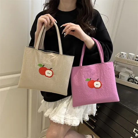 Borsa Tote Casual da Donna Con Ricamo a Mela in Tessuto Plicsettato Borsa a Mano Leggera a Grande Capacità per Uso Quotidiano