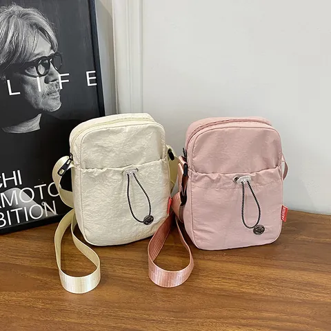 Petit Sac Bandoulière Décontracté en Nylon pour Femme Léger Sac pour Téléphone Avec Cordon Bandoulière Réglable Voyage