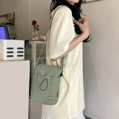 Petit Sac Bandoulière Décontracté en Nylon pour Femme Léger Sac pour Téléphone Avec Cordon Bandoulière Réglable Voyage