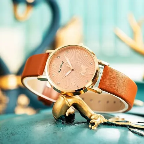 Women Fashion Butterfly Pattern Quartz Watch Leather Strap Elegant Rhinestone Dial Casual Ladies Wristwatch