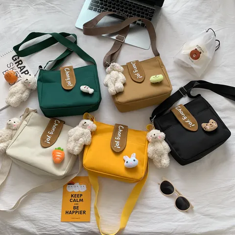 Japanischer Stil Canvas Umhängetasche Süße Cartoon Patch Schultertasche Mit Plüschbär Anhänger Schule Lässige Messenger Bag Für Damen