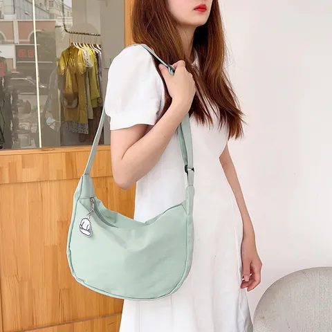 Borsa Hobo Casual in Tela in Stile Giapponese Coreano per Donna Borsa a Tracolla a Mezzaluna Tinta Unita Con Ciondolo a Cartone Animato Tracolla Regolabile