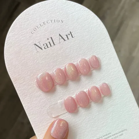 Handmade Rainbow Laser Cat Eye Press On Nails Resin Pink Glitter Short Round Trendy Fashionable False Nails For Women Daily Wear