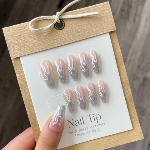 Handgefertigte Künstliche Fingernägel Sargform Silber Glitzer Flamme Bär Design Luxus Wiederverwendbare Nägel Damen Maniküre Set