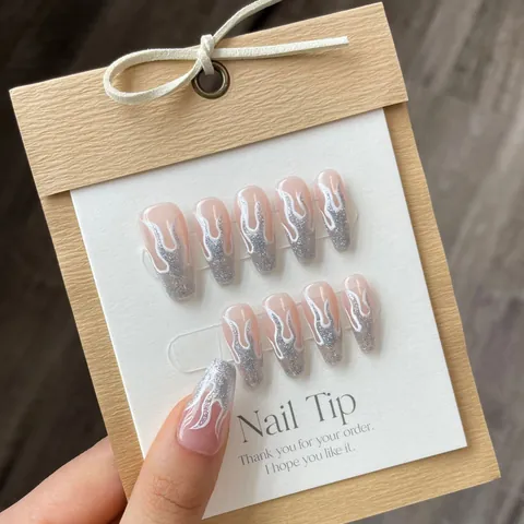 Handgefertigte Künstliche Fingernägel Sargform Silber Glitzer Flamme Bär Design Luxus Wiederverwendbare Nägel Damen Maniküre Set