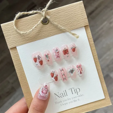 Handgefertigte Press-on Nägel Alice im Wunderland Stil Süße Hasen Erdbeeren Harz Falsche Nägel Mit Herz Strass Schleife 3D Dekoration Für Damen