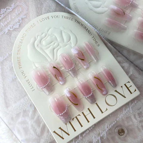 Faux Ongles Faits à la Main Dégradé Rose Doux Avec Künstliche Perle Strass Élégante Tulipe Peinte à la Main Ongles Ballerine