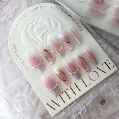 Faux Ongles Faits à la Main Dégradé Rose Doux Avec Künstliche Perle Strass Élégante Tulipe Peinte à la Main Ongles Ballerine