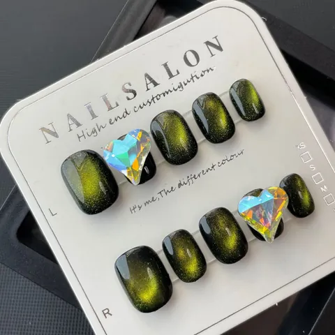 Handmade Premium Cat Eye Press On Nails Elegant Dark Green Shimmer False Nails With Heart Rhinestone For Women Nail Art