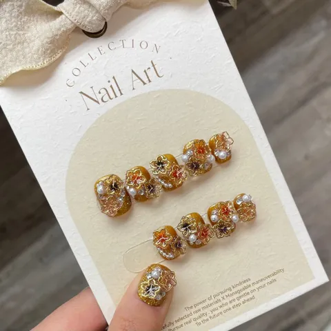 Handgefertigte 3D Sakura Gold Aufklebbare Nägel Elegante Kirschblüte Vergoldete Blumige Falsche Nägel Mit Künstliche Perle Strass Damen