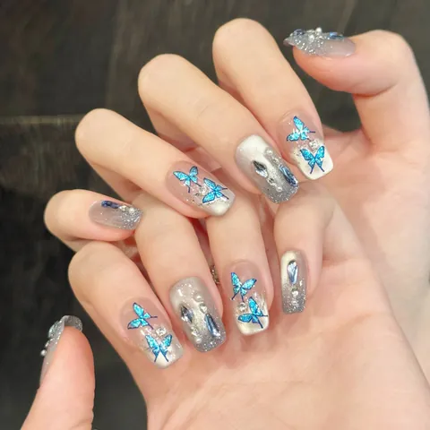 Handgefertigte Blaue Schmetterling Katzenauge Aufklebbare Nägel Verlauf Silbergrau Falsche Nägel Mit Künstliche Perlen Strass Wiederverwendbar Damen